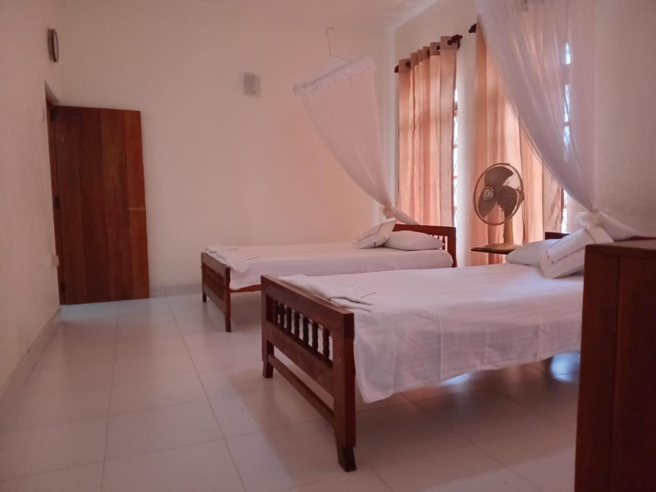 Ajanthas' Homestay Канди Экстерьер фото