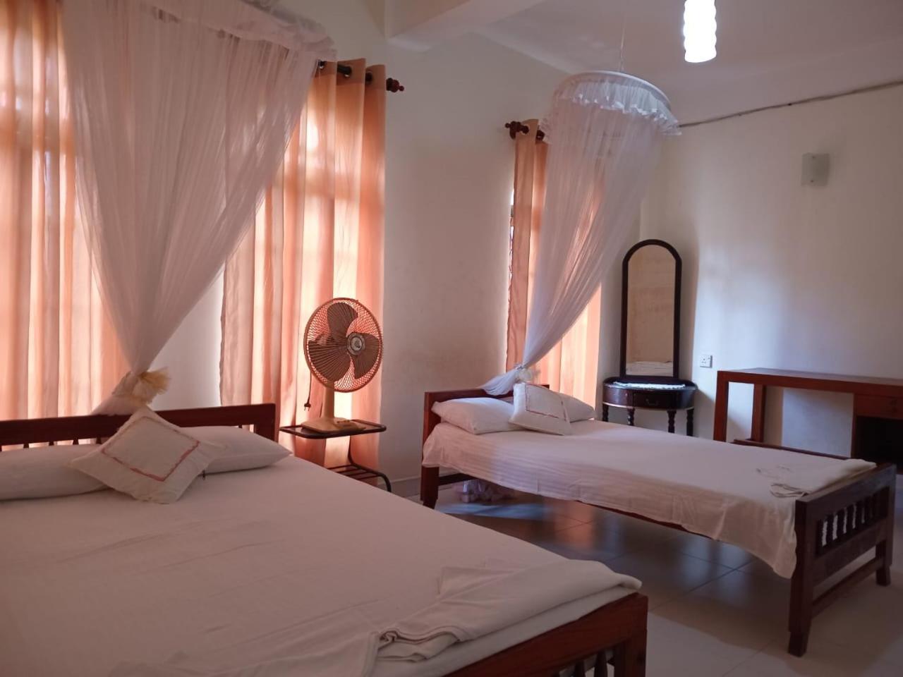Ajanthas' Homestay Канди Экстерьер фото
